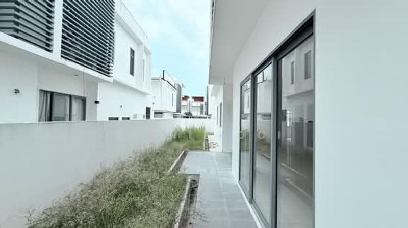 Semi-Detached House for Sale in Taman Semanja (Kajang) - Dlynie Ooi - Exterior - PropertyGuru.com.my