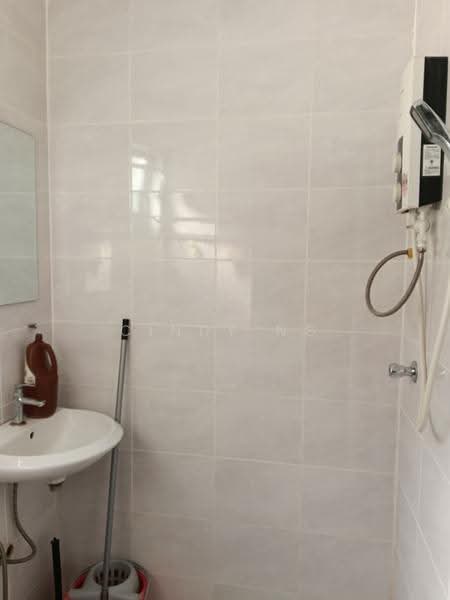 Rumah Teres untuk Dijual di Usj 12 (Subang Jaya) - Cindy Ng - Bathroom - PropertyGuru.com.my
