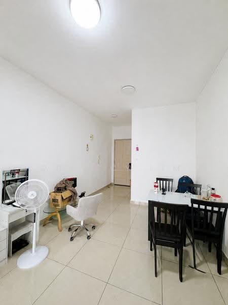 Kediaman Servis untuk Dijual di Seasons Amara Larkin - Quinccy Lim - Living Room - PropertyGuru.com.my
