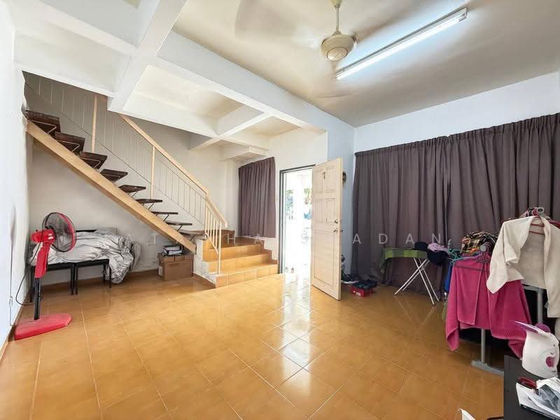 2-storey Terraced House for Sale in Puncak Alam (Selangor) - Natasha Shadan - Living Room - PropertyGuru.com.my