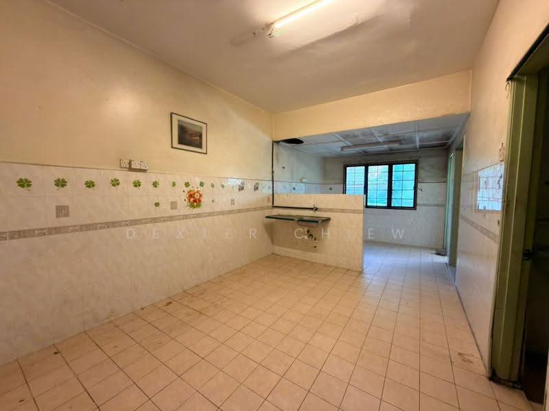 Terraced House for Sale in Bandar Country Homes (Rawang) - Dexter Chiew - Kitchen - PropertyGuru.com.my