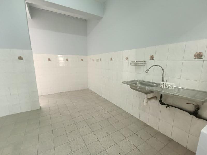 2-storey Terraced House for Sale in Bandar Baru Permas Jaya (Permas Jaya) - Nathan Chan - Kitchen - PropertyGuru.com.my