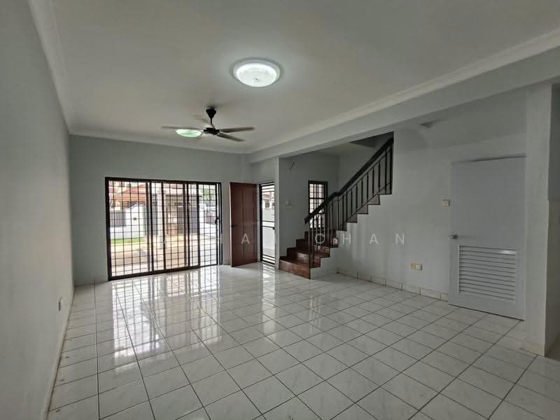 2-storey Terraced House for Sale in Bandar Baru Permas Jaya (Permas Jaya) - Nathan Chan - Living Room - PropertyGuru.com.my