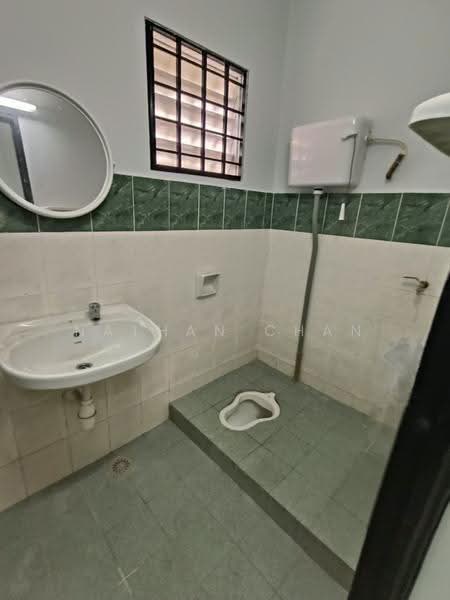 2-storey Terraced House for Sale in Bandar Baru Permas Jaya (Permas Jaya) - Nathan Chan - Bathroom - PropertyGuru.com.my