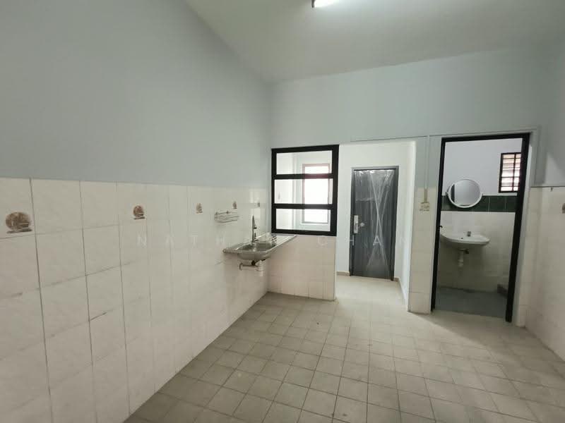 2-storey Terraced House for Sale in Bandar Baru Permas Jaya (Permas Jaya) - Nathan Chan - Kitchen - PropertyGuru.com.my
