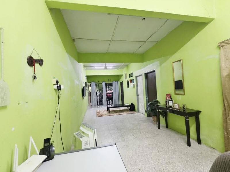 1-storey Terraced House for Sale in Seksyen 35, Taman Desa Kemuning (Shah Alam) - Natasha Shadan - Living Room - PropertyGuru.com.my