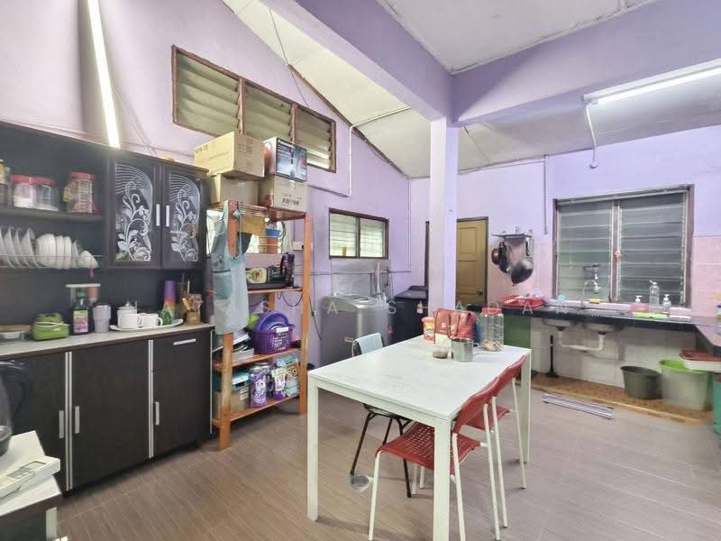 1-storey Terraced House for Sale in Seksyen 35, Taman Desa Kemuning (Shah Alam) - Natasha Shadan - Kitchen - PropertyGuru.com.my