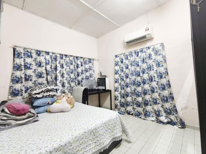 1-storey Terraced House for Sale in Seksyen 35, Taman Desa Kemuning (Shah Alam) - Natasha Shadan - Bedroom - PropertyGuru.com.my