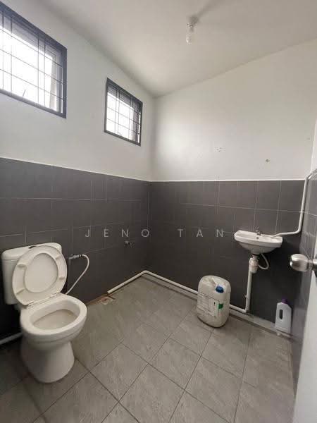 Shop for Rent in Kuching (Sarawak) - Jeno Tan - Bathroom - PropertyGuru.com.my