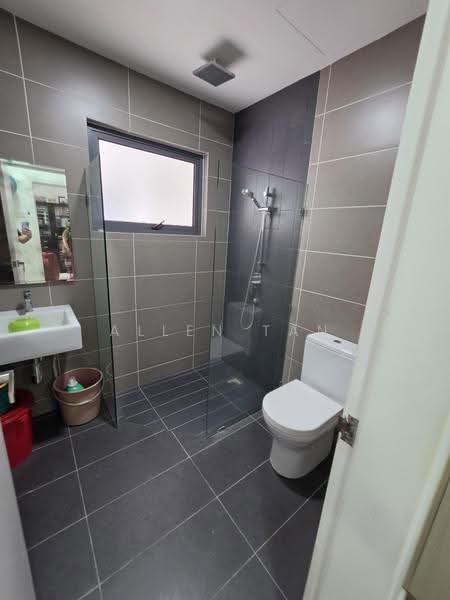 Kondominium untuk Dijual di Urbana Residences - Allen Tan - Bathroom - PropertyGuru.com.my