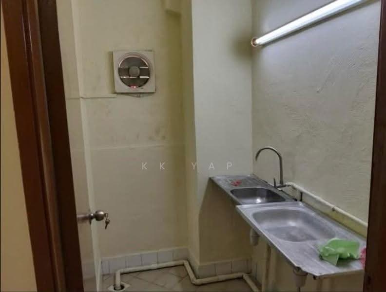 Flat for Sale at Taman Serdang Perdana - KK Yap - Kitchen - PropertyGuru.com.my