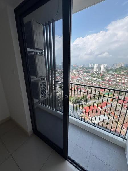 Kediaman Servis untuk Dijual di Aster Hill - Berry Choong - Balcony - PropertyGuru.com.my