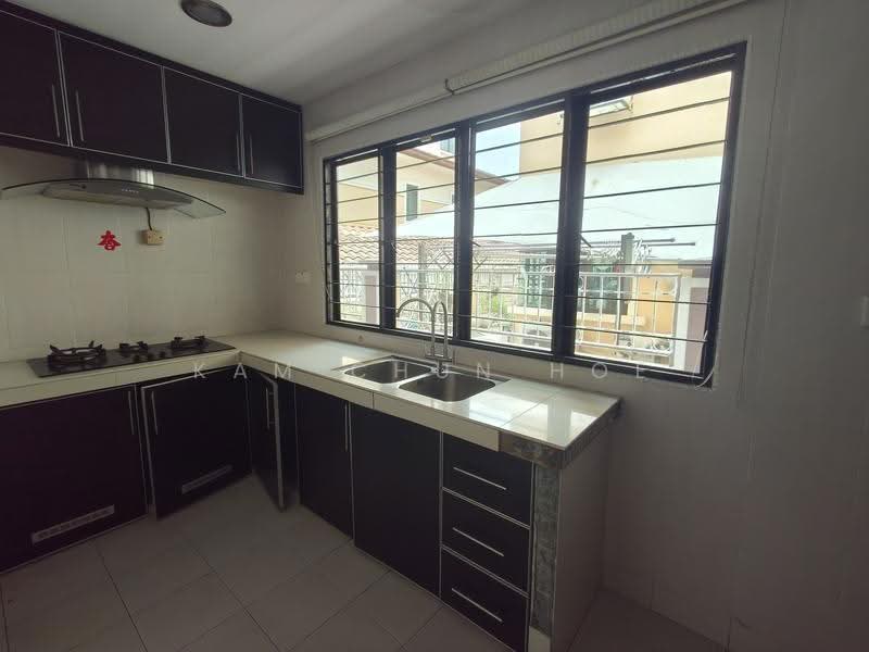 Semi-Detached House for Sale in Kota Damansara (Selangor) - Kam Chun Hoe - Kitchen - PropertyGuru.com.my