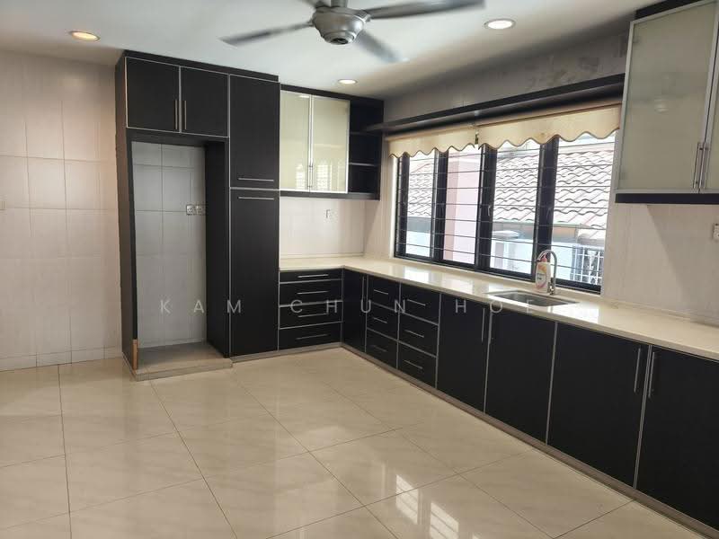 Semi-Detached House for Sale in Kota Damansara (Selangor) - Kam Chun Hoe - Kitchen - PropertyGuru.com.my