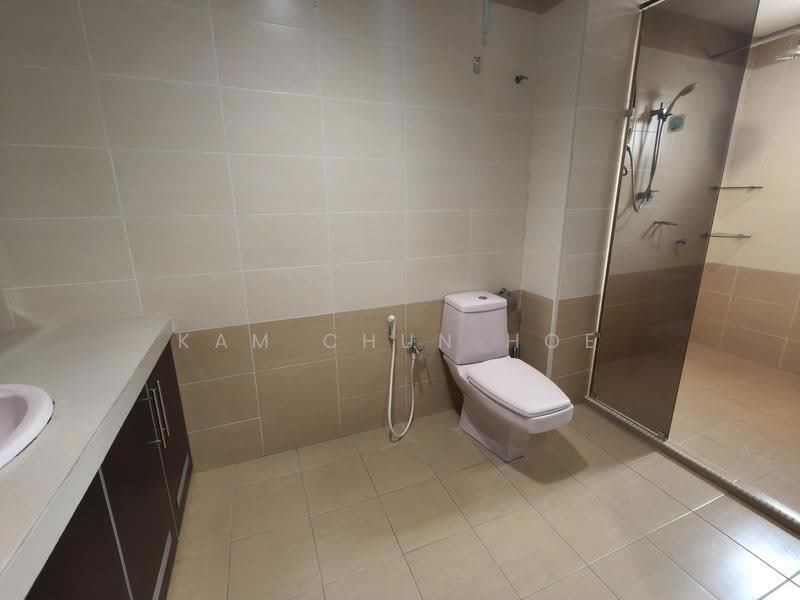 Semi-Detached House for Sale in Kota Damansara (Selangor) - Kam Chun Hoe - Bathroom - PropertyGuru.com.my