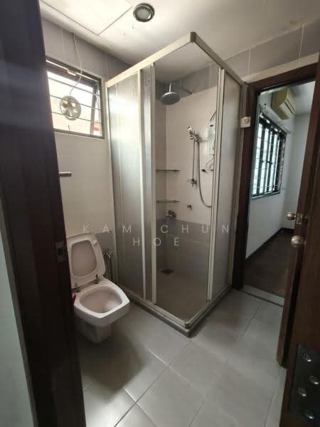 Semi-Detached House for Sale in Kota Damansara (Selangor) - Kam Chun Hoe - Bathroom - PropertyGuru.com.my