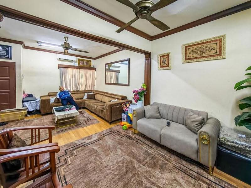2-storey Terraced House for Sale in Seksyen 7 (Shah Alam) - Tony Lau - Living Room - PropertyGuru.com.my