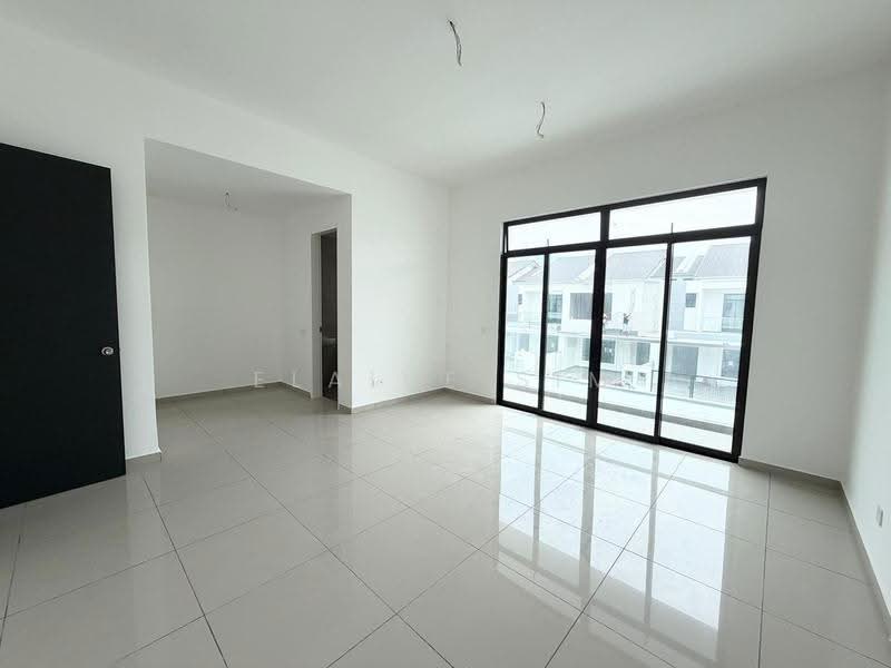 Rumah Teres untuk Dijual di Bandar Putra Kulai (Kulai) - Elaine Sim - Living Room - PropertyGuru.com.my