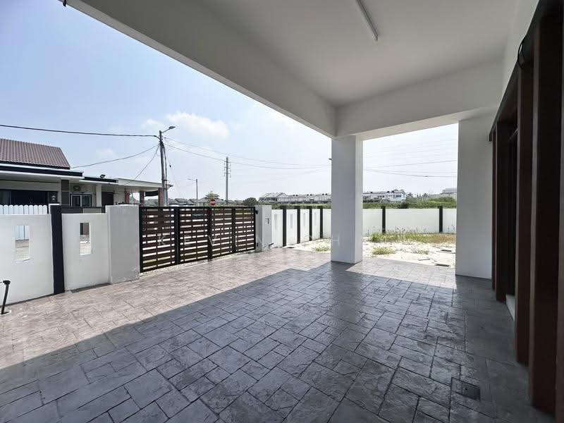 Rumah Teres 1-Tingkat untuk Dijual di Bidor (Perak) - Kevin Chai - Car Porch - PropertyGuru.com.my