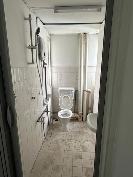 Kondominium untuk Disewa di Petaling Indah Condominiums - John Liew - Bathroom - PropertyGuru.com.my