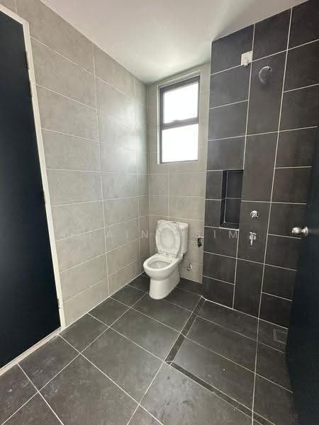 Rumah Teres untuk Dijual di Bandar Putra Kulai (Kulai) - Elaine Sim - Bathroom - PropertyGuru.com.my