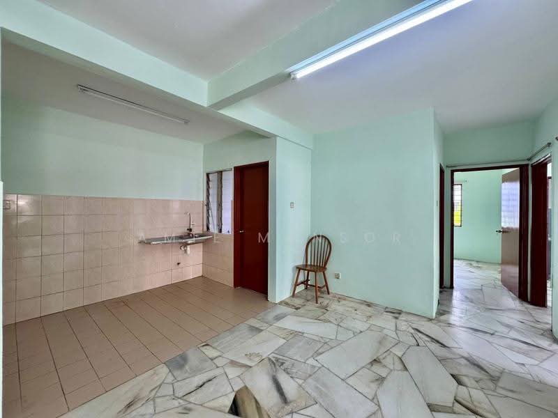 Apartment for Sale at Residensi Warnasari 3 - Amie Mansor - Kitchen - PropertyGuru.com.my