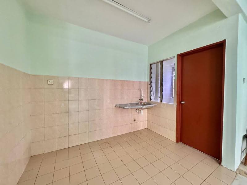 Apartment for Sale at Residensi Warnasari 3 - Amie Mansor - Kitchen - PropertyGuru.com.my