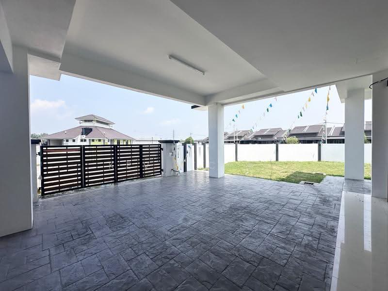 Rumah Teres 2-Tingkat untuk Dijual di Bidor (Perak) - Kevin Chai - Car Porch - PropertyGuru.com.my
