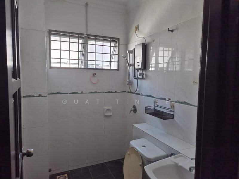 2-storey Terraced House for Sale in Putra Heights (Subang Jaya) - Lilian Ee - Bathroom - PropertyGuru.com.my