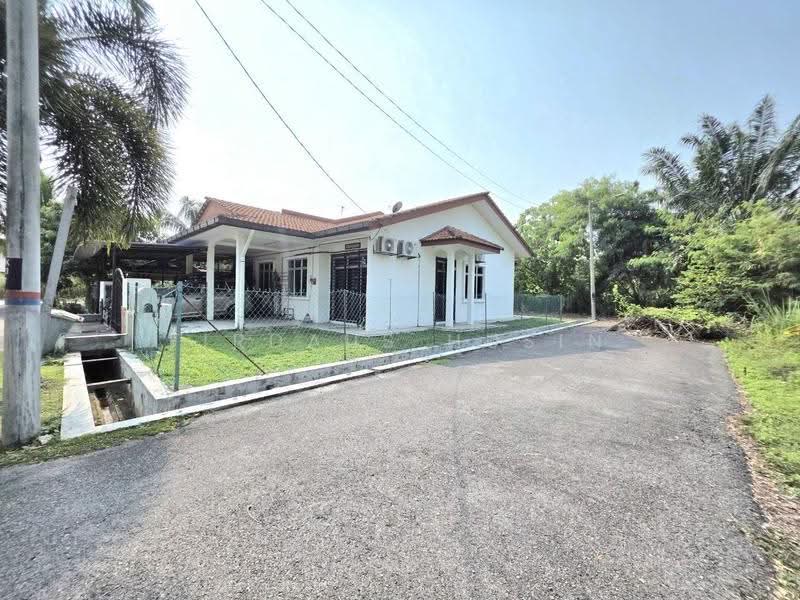 1-storey Terraced House for Sale in Taman Medan Jaya (Telok Panglima Garang) - Firdaus Husin - PropertyGuru.com.my
