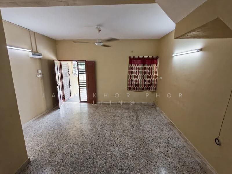 Rumah Teres untuk Disewa di Taman Klang Utama (Kapar) - Jack Khor Phor Jiing - Living Room - PropertyGuru.com.my