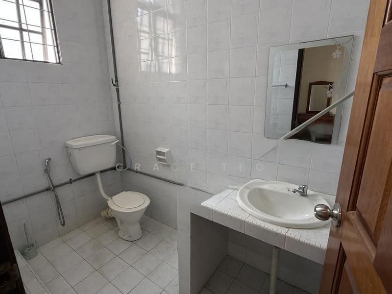 2-storey Terraced House for Rent in Kota Kinabalu (Sabah) - Grace Teo - Bathroom - PropertyGuru.com.my