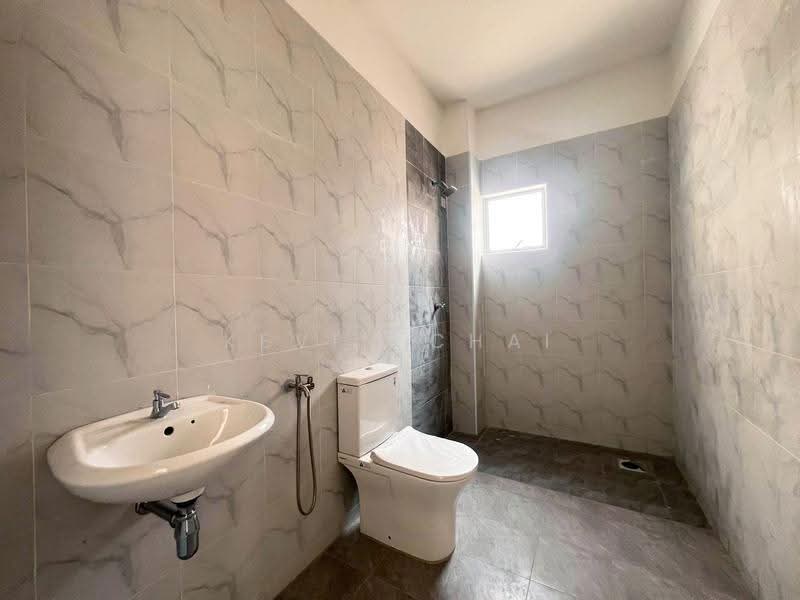 Rumah Berkembar untuk Dijual di Bidor (Perak) - Kevin Chai - Bathroom - PropertyGuru.com.my