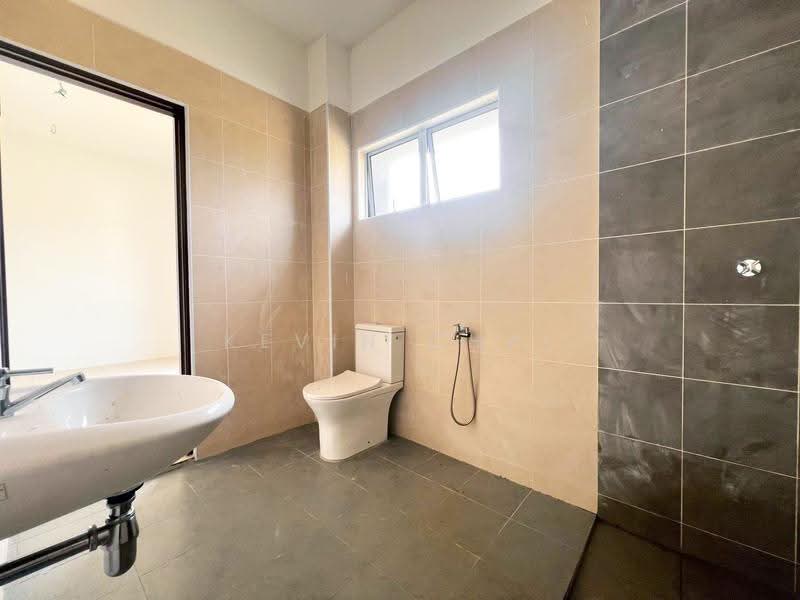 Rumah Berkembar untuk Dijual di Bidor (Perak) - Kevin Chai - Bathroom - PropertyGuru.com.my