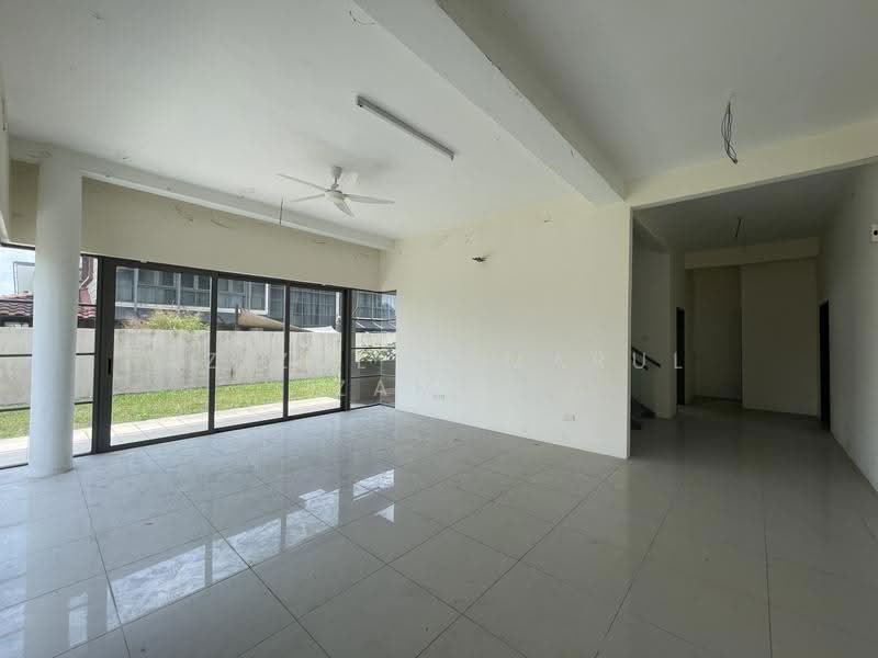 Bungalow House untuk Dijual di Bandar Seri Putra (Bangi) - Azizul Kamarul Zaman - Living Room - PropertyGuru.com.my