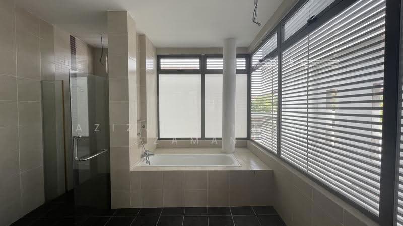 Bungalow House untuk Dijual di Bandar Seri Putra (Bangi) - Azizul Kamarul Zaman - Bathroom - PropertyGuru.com.my