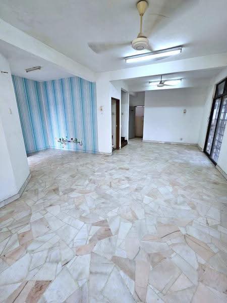 Rumah Teres 2-Tingkat untuk Dijual di Taman Ungku Tun Aminah (Skudai) - Edward Oo - Living Room - PropertyGuru.com.my