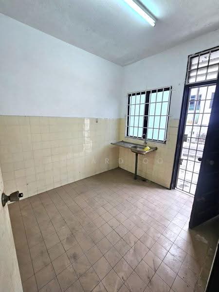 Rumah Teres 2-Tingkat untuk Dijual di Taman Ungku Tun Aminah (Skudai) - Edward Oo - Kitchen - PropertyGuru.com.my