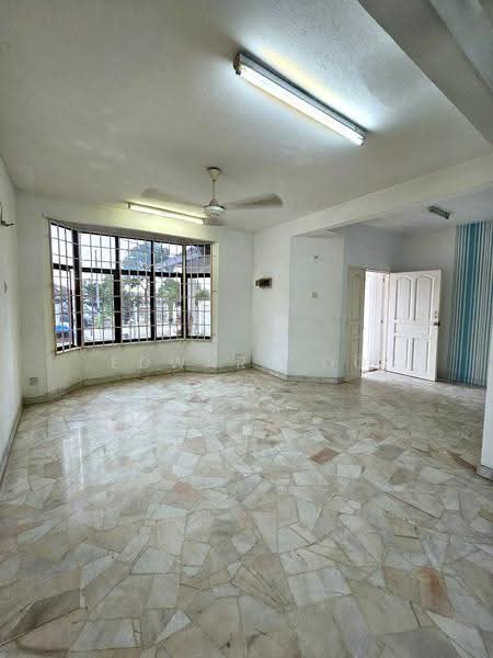 Rumah Teres 2-Tingkat untuk Dijual di Taman Ungku Tun Aminah (Skudai) - Edward Oo - Living Room - PropertyGuru.com.my