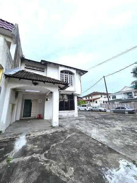 Rumah Teres 2-Tingkat untuk Dijual di Taman Ungku Tun Aminah (Skudai) - Edward Oo - Exterior - PropertyGuru.com.my