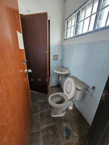 Rumah Teres 2-Tingkat untuk Dijual di Taman Ungku Tun Aminah (Skudai) - Edward Oo - Bathroom - PropertyGuru.com.my
