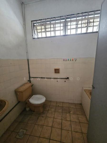Rumah Teres 2-Tingkat untuk Dijual di Taman Ungku Tun Aminah (Skudai) - Edward Oo - Bathroom - PropertyGuru.com.my