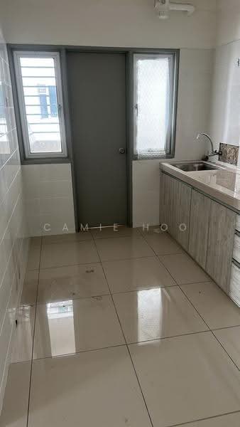 Kediaman Servis untuk Dijual di Silk Residence - Camie Hoo - Kitchen - PropertyGuru.com.my