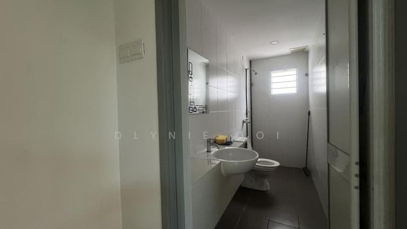 Semi-Detached House for Sale in Prima Saujana (Kajang) - Dlynie Ooi - Bathroom - PropertyGuru.com.my