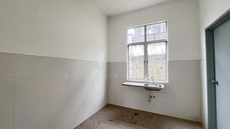 Semi-Detached House for Sale in Prima Saujana (Kajang) - Dlynie Ooi - Kitchen - PropertyGuru.com.my