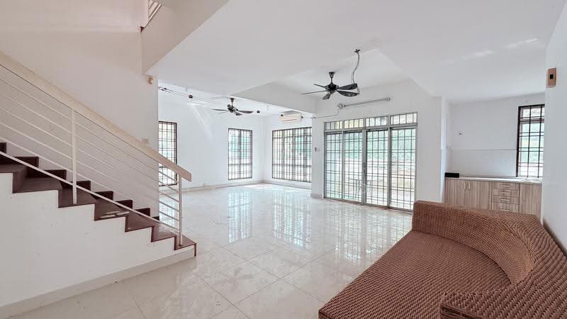 Semi-Detached House for Sale in Prima Saujana (Kajang) - Dlynie Ooi - Living Room - PropertyGuru.com.my