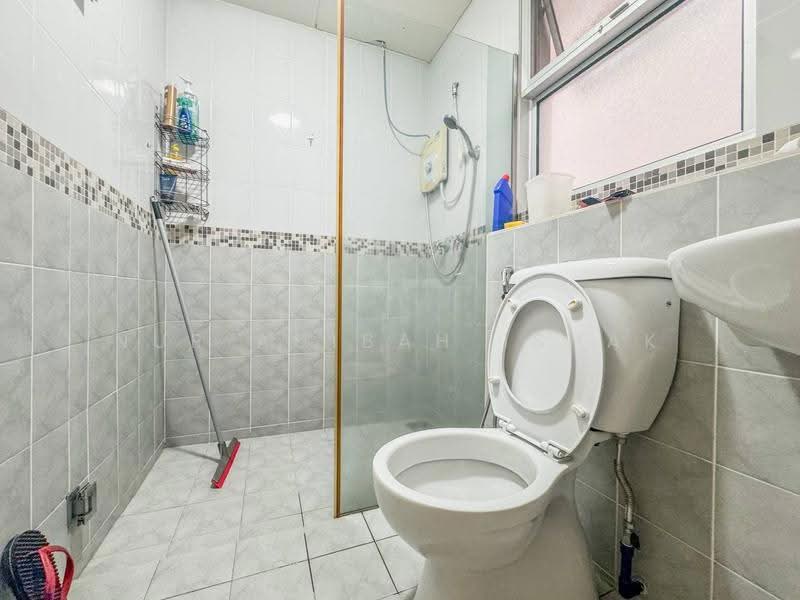 Condominium for Sale at Seri Maya Condominium - Nur Adibah Ishak - Bathroom - PropertyGuru.com.my