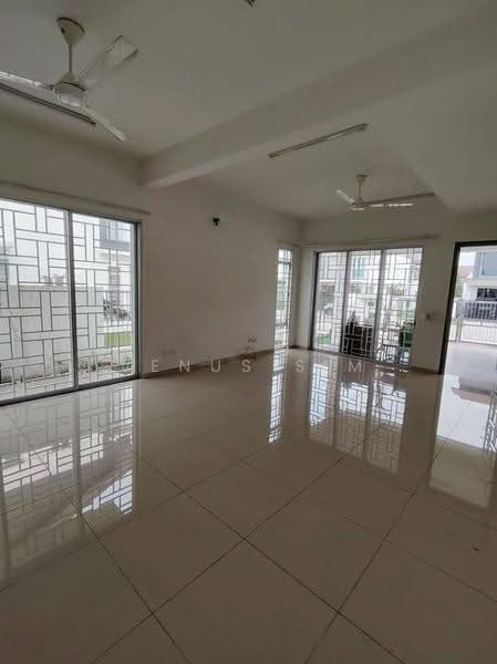 2-storey Terraced House for Rent in Bandar Rimbayu (Telok Panglima Garang) - Venus Sim - Living Room - PropertyGuru.com.my