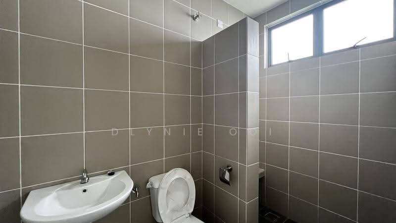 Semi-Detached House for Sale in Taman Semanja (Kajang) - Dlynie Ooi - Bathroom - PropertyGuru.com.my