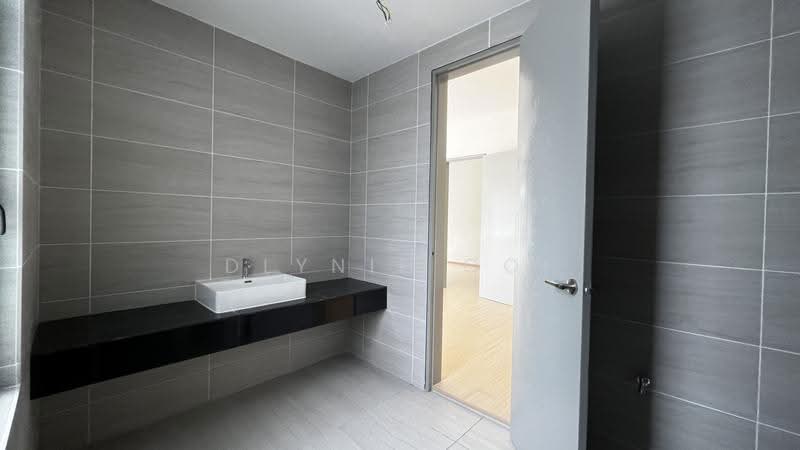 Semi-Detached House for Sale in Taman Semanja (Kajang) - Dlynie Ooi - Bathroom - PropertyGuru.com.my